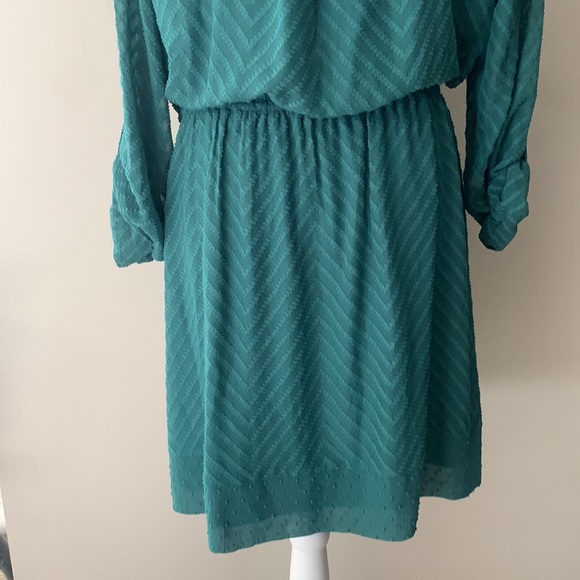 Textured Pattern Dress - Picture 4 of 6